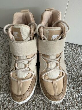 Sorel boots/sneakers Women’s size 7
